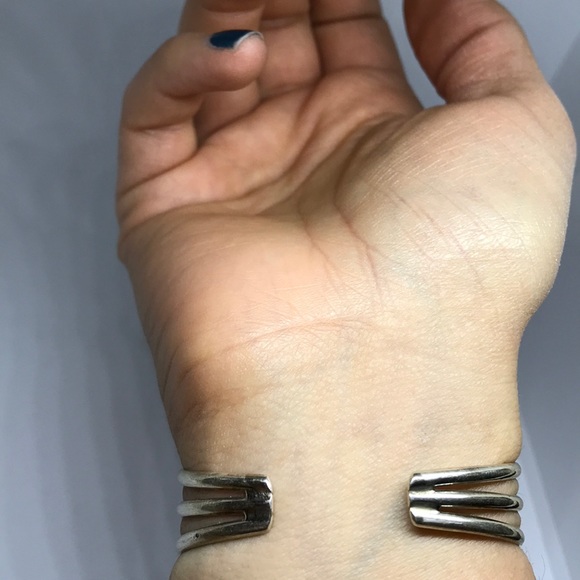 Zuni Turquoise and Sterling Silver Bracelet - Picture 4 of 10